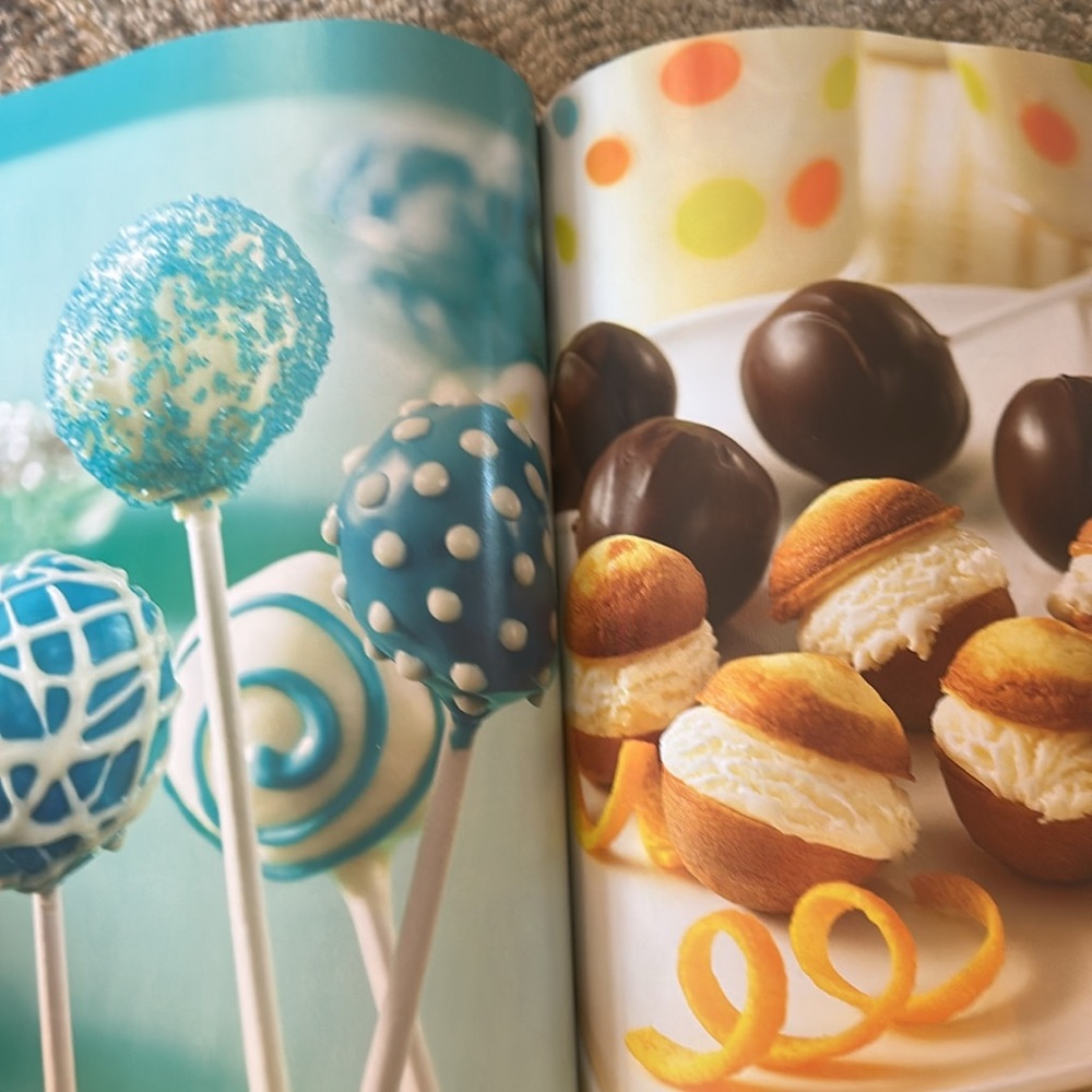 Cake Pop Maker Recipe Two Book Set - Picture 4 of 11